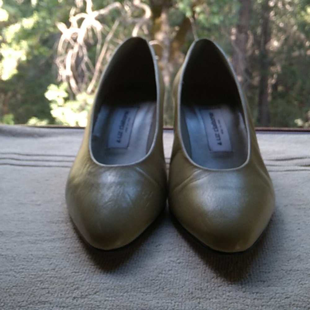 LIZ Claiborne low heels size 8